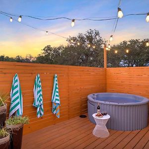 Lyndon'S Lodge With Hot Tub And Pet Friendly Fredericksburg Exterior photo