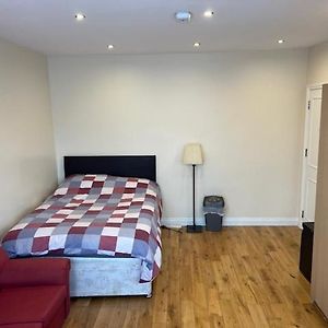 Spacious And Sunny Double Room For Comfortable Nap Harrow on the Hill Exterior photo