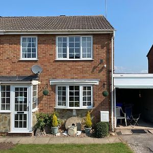 The Marlene - Lovely 3-Bed Home - Free Wifi & Parking - Short Or Long Stays Burton-upon-Trent Exterior photo