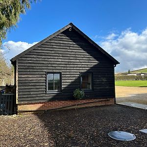 Cozy King-Bed Cabin To Relax & Unwind With Garden View Hotel Salisbury Exterior photo