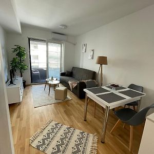 Cozy Studio With Free Garage Parking & Self Check-In Apartment Skopje Exterior photo
