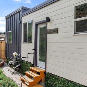 Tiny Farmhouse On Wheels Apartment Santa Clarita Exterior photo