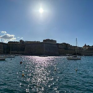 Traditional Maltese Sea View Apartment Kalkara Exterior photo