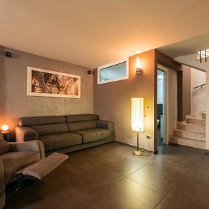 Franciacorta Family Friendly Apartment Adro Exterior photo