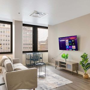 1B1B Sky High Luxury Valet Gym Lounge Roku Apartment Pittsburgh Exterior photo