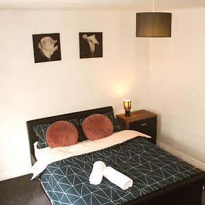 Amazenhome - Stylish 3 Bed - House Of Ebony Leigh  Exterior photo