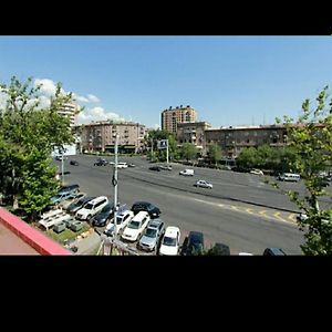 Comitas 1 Apartment Yerevan Exterior photo
