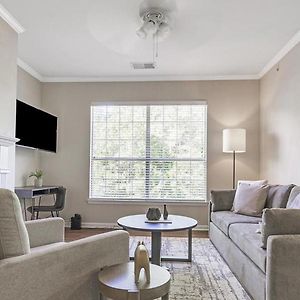 Landing - Modern Apartment With Amazing Amenities Raleigh Exterior photo