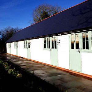 The Bull Inn Lodges Tenterden Exterior photo