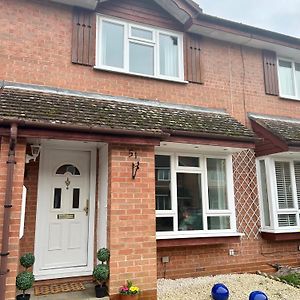 Kb51 Charming 2 Bed House In Horsham, Pets Very Welcome And Long Stays With Easy Access To London, Brighton And Gatwick Warnham Exterior photo