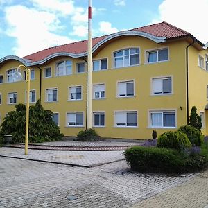 Leier Business Hotel Gonyu Exterior photo