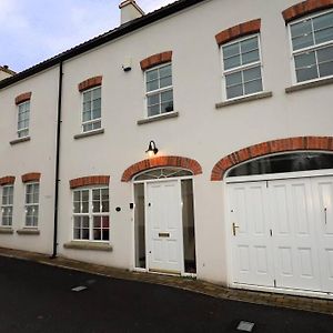 Royal Hillsborough Village Luxury Townhouse Exterior photo