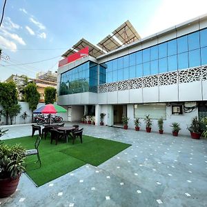 Malaya House --Couples, Family, Corporate Favorite-- Near Bmc Chowk Iconic Mall Hotel Jalandhar Exterior photo