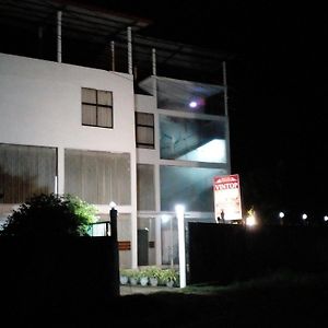 Vintop Hotel & Homestays Gampaha Exterior photo