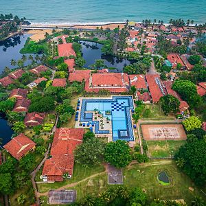 Club Palm Bay Hotel Marawila Exterior photo