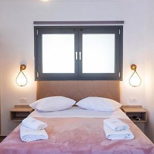 Serenity Luxe Suites Parga Exterior photo