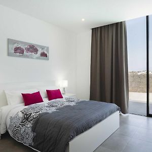 Villa Berniente - Modern 3 Bedroom Villa - Great Sea Views - Perfect For Families Puerto del Carmen  Exterior photo