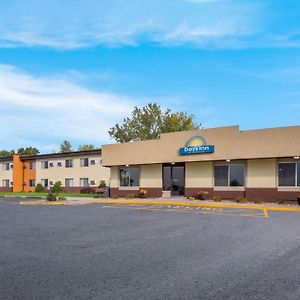 Days Inn By Wyndham Newton Exterior photo