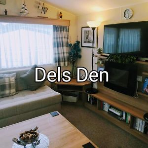 Del'S Den Lakeside Weeley Bridge Apartment Exterior photo