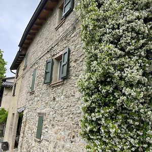 Alloggio Con Camino Nel Borgo Del Castello Albinea Exterior photo