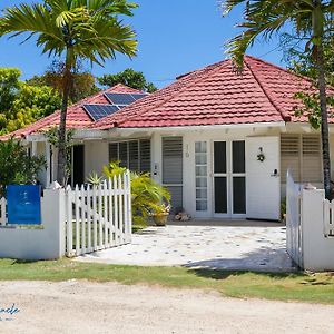 Sea Miracle Villa/Beach Cottage Silver Sands Exterior photo