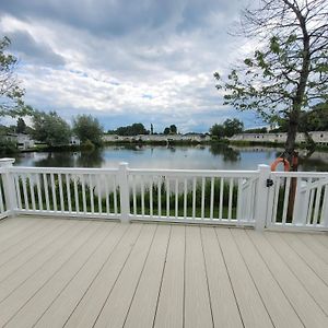 Flamingo Lodge - Mallard Lake South Cerney Exterior photo