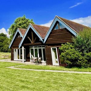 House On The Brooks Self Catering Holiday Let South Downs West Sussex Sleeps 14 Villa Pulborough Exterior photo