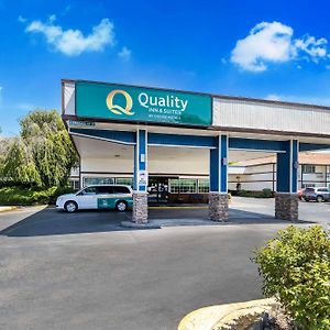 Quality Inn & Suites Medford Airport Exterior photo