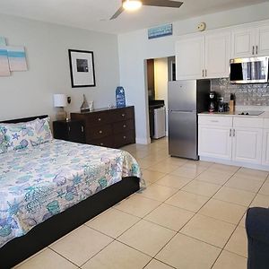 Dolphin, Studio 306, Beach Steps Away! Pool + Wifi Ruskin Exterior photo