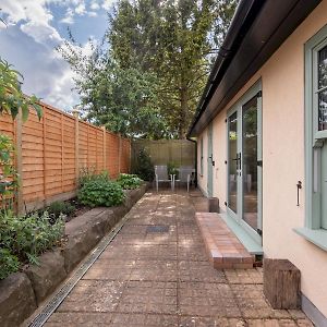 Pass The Keys Charming Garden Cottage With Parking Bath Exterior photo