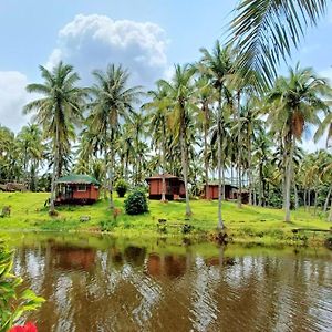 Caliraya Ecoville Recreation And Farm Resort Cavinti Exterior photo