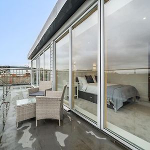 Amazing One Bedroom Penthouse In Wimbledon London Exterior photo