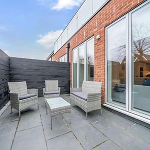 Amazing 3 Bedroom Flat In The Heart Of Wimbledon London Exterior photo