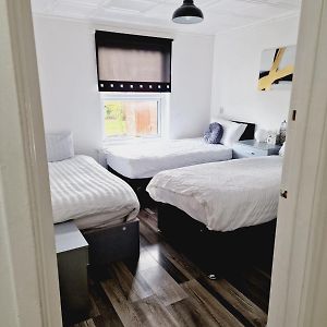 2 Bedroom Cozy Chambers With Free Parking Leeds  Exterior photo