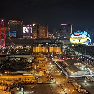 Penthouse Suite With Strip View At The Signature At Mgm Grand Las Vegas Exterior photo