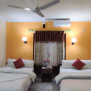 Hotel Rhino Land, Sauraha Exterior photo