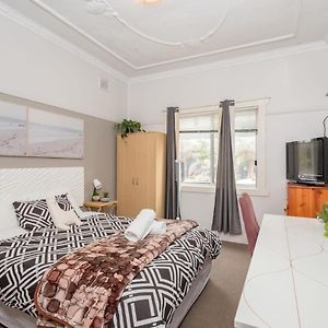 Private Ensuite Queen Room Near Sydney Airport Exterior photo