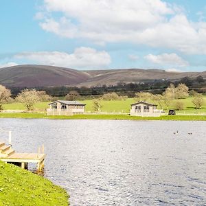 Pendle View Retreat - Holiday Park Villa Clitheroe Exterior photo