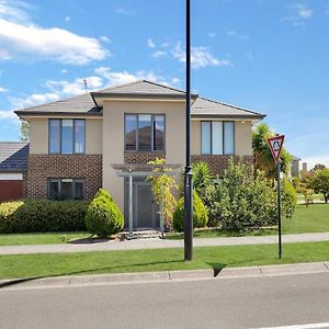 Deluxe Family Montpellier Gardens Estate - Burwood Villa Exterior photo