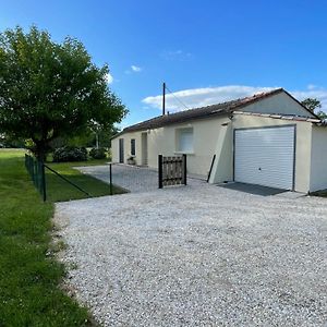 Domaine Des Quatre Terres Villa Lesparre-Medoc Exterior photo