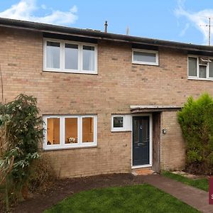 Woking - 3 Bedroom House - With Garden Chobham  Exterior photo