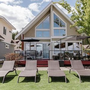 Exceptional Poolside Cottage With Incredible View! Kelowna Exterior photo