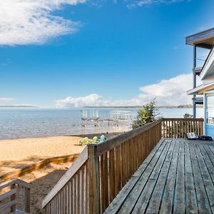 East Bay Escape Private Beach Ac Sunrise Paradise Traverse City Exterior photo