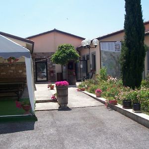 Ostello Del Volo Bed & Breakfast Sigillo Exterior photo