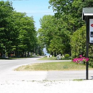 Birch Haven By The Beach Hotel Wasaga Beach Exterior photo