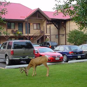 Aspen Village Waterton Park Exterior photo