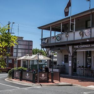 The Corner Hotel Alexandra Exterior photo