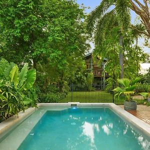 Beachside Traditional Queenslander - Close To City Machans Beach Exterior photo