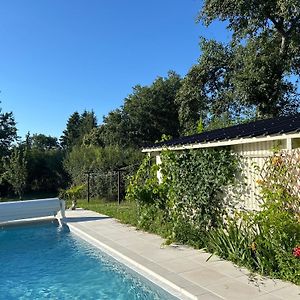 Chambre D'Hotes Avec Piscine Bed & Breakfast Eguzon-Chantome Exterior photo