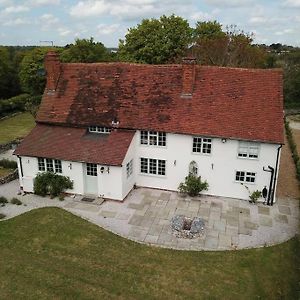 Charming 500-Year-Old Farmhouse - Modern Comforts Villa Hallingbury Exterior photo